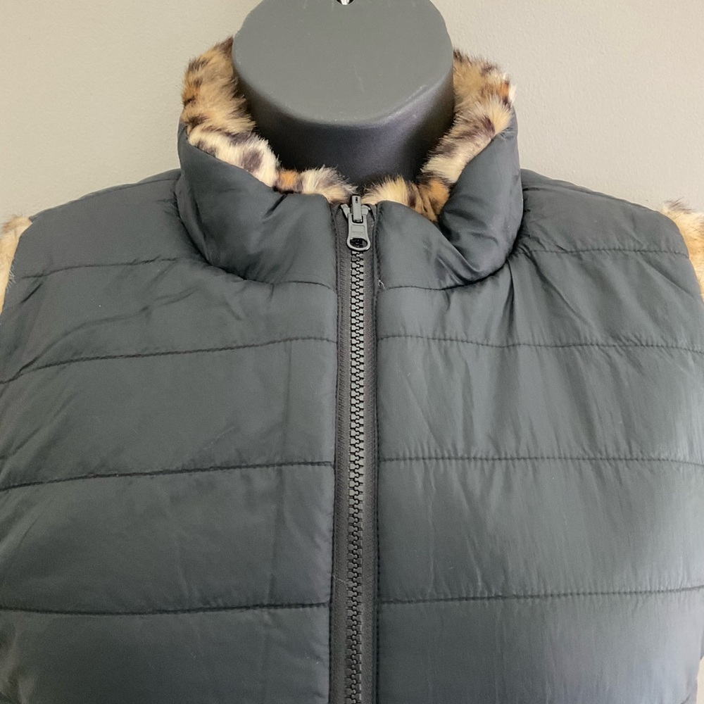 Reversible animal print vest - Picture 8 of 9